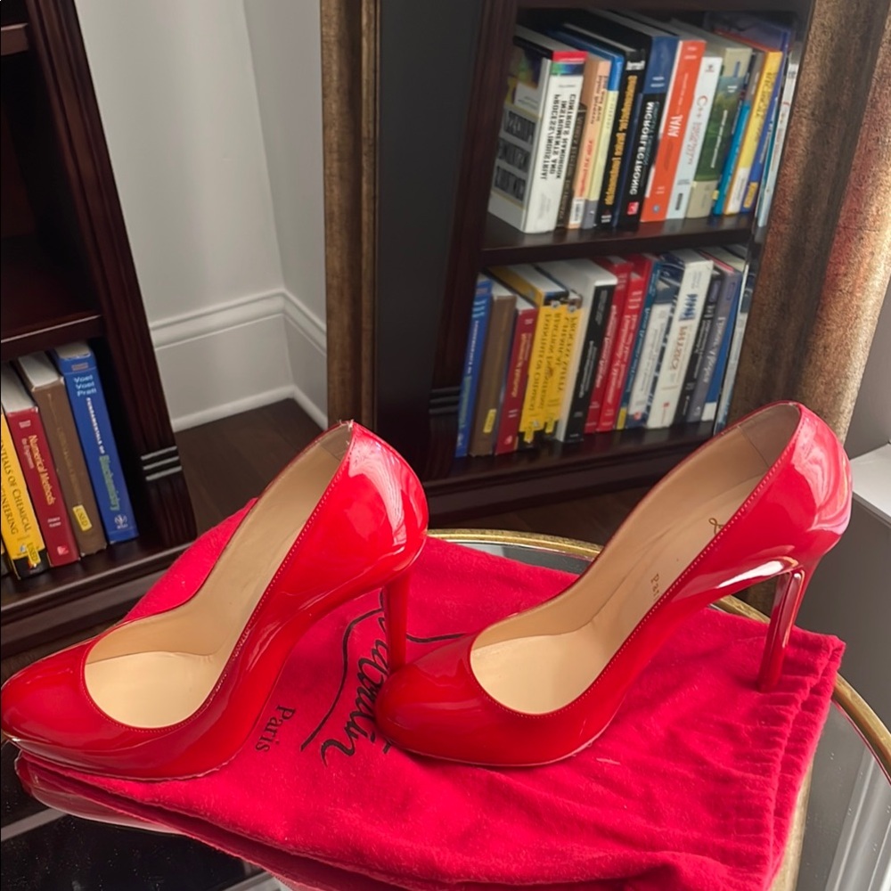Christian Louboutin Dolly 110 Patent Round-Toe Pump - Picture 9 of 9